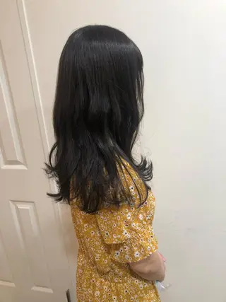 ミディアム カラー MIOベージュカラー 柔らかいカラーのヘアスタイル