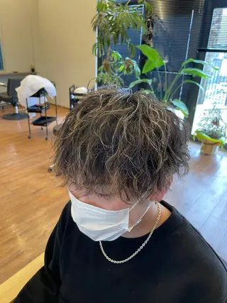 パーマ メンズ 鵜飼 真伍のヘアスタイル