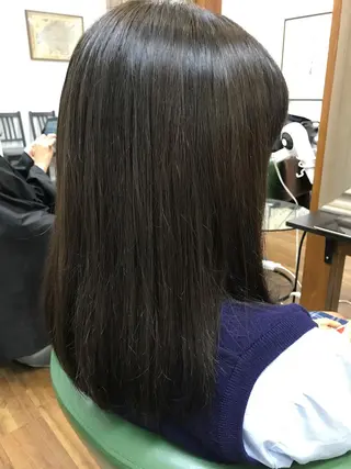 セミロング カラー 吉森 満俊のヘアスタイル