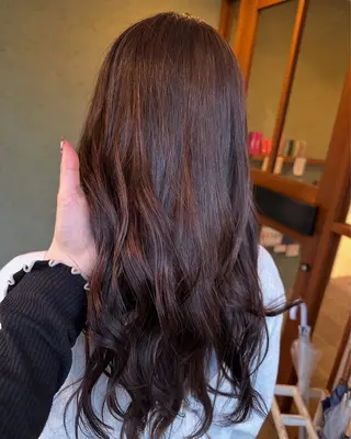 ロング ハイトーン/デザイン KURUMIのヘアスタイル