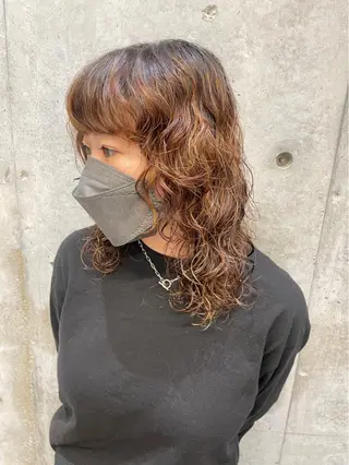 セミロング パーマ 東 史夏のヘアスタイル