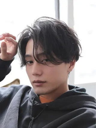 ミディアム パーマ メンズ ハイトーンショート 特化吉田義隆のヘアスタイル