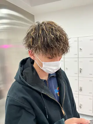 ミディアム カラー パーマ メンズ メンズパーマ特化 TAIGAのヘアスタイル
