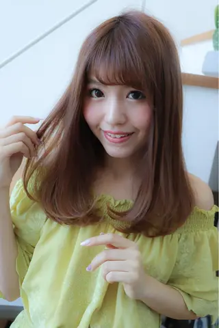 セミロング 代表山口ひな 髪質改善のプロのヘアスタイル