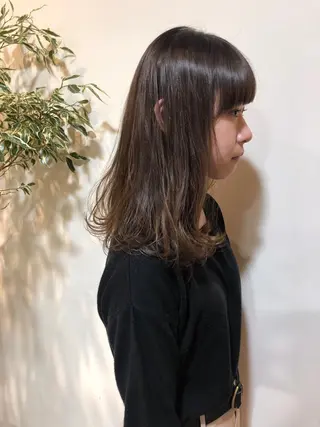 ロング MIOベージュカラー 柔らかいカラーのヘアスタイル