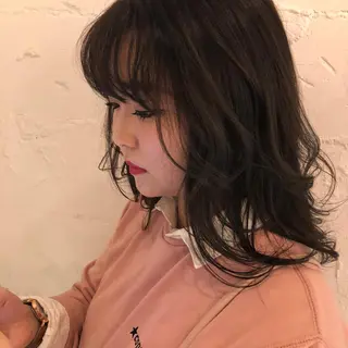セミロング カラー ORIKA 美容室のヘアスタイル