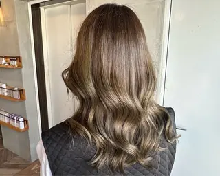 カラー Angelica 内海 遥奈のヘアスタイル