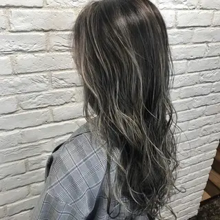 ロング カラー UMEDA FIGAROのヘアスタイル