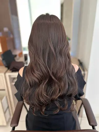 ロング カラー オガタ アキのヘアスタイル