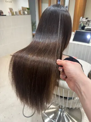 Ence 銀座所属・透明感カラー／ 縮毛矯正／まりなのヘアスタイル