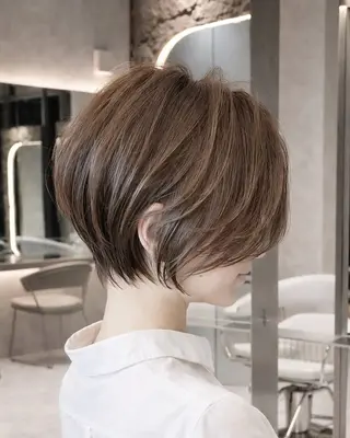 ショート カラー 《髪質改善✖️レイヤ ー🩶》ナオヤのヘアスタイル
