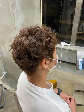 ショート パーマ メンズ 茜璃/ブリーチカラー /レイヤーカットのヘアスタイル