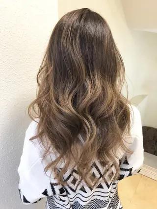 ロング カラー クボキ サヤのヘアスタイル