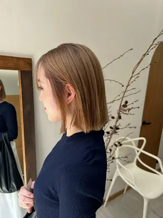 ショート なつめ🐶ショート ベージュカラーのヘアスタイル