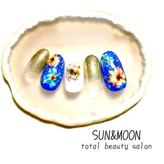 ネイル SUN&MOON REOのネイルデザイン