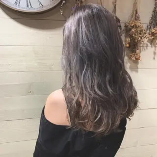 セミロング カラー クワハラ イオリのヘアスタイル