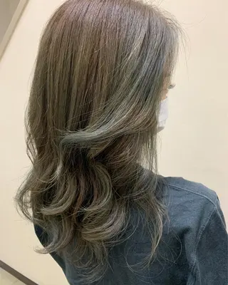セミロング ayaka 縮毛矯正レイヤーのヘアスタイル
