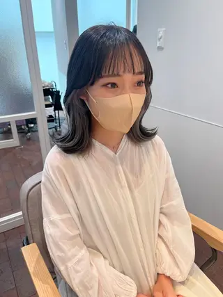 ミディアム カラー 片岡 由依のヘアスタイル