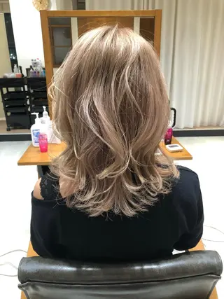 セミロング カラー 🌟イメチェン美容師 🌟清水 大輝のヘアスタイル