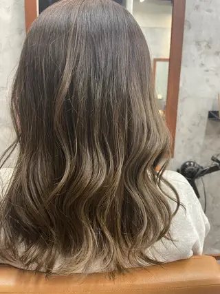 セミロング カラー CREA所属・石川 奈々のヘアスタイル
