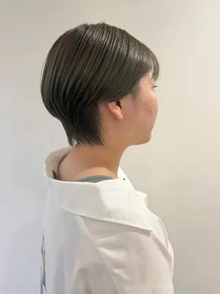 ショート カラー 陰山 友咲のヘアスタイル