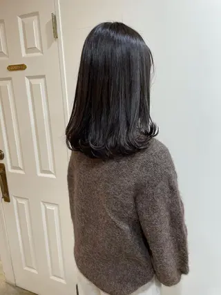 ミディアム カラー MIOベージュカラー 柔らかいカラーのヘアスタイル