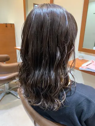 セミロング カラー 蓮見  友里のヘアスタイル