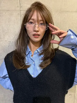 セミロング レイヤーカット\ウル フ　chinatsuのヘアスタイル