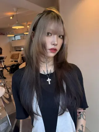 セミロング SHIN レイヤー‪‪カットのヘアスタイル