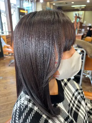 ミディアム 岡本 小百合のヘアスタイル