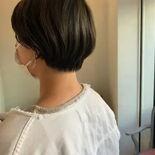 ショート SAKINO. ベージュカラーのヘアスタイル