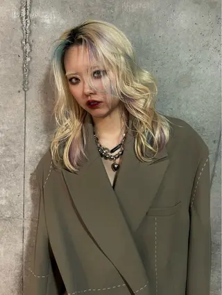 カラー はなえ/ブリーチ/複 雑履歴修正のヘアスタイル