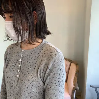 ミディアム カラー SAKINO． ベージュカラーのヘアスタイル