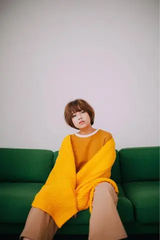 ミディアム 佐藤 香織のヘアスタイル