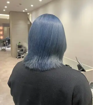 ミディアム カラー サキ🤍ハイトーン 🩰くびれ巻きヘアのヘアスタイル