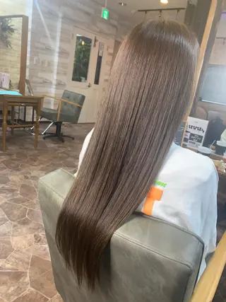 ロング Lilly 中谷友里のヘアスタイル
