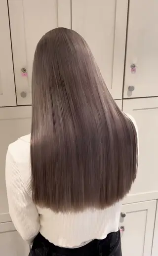 ロング コスギ ユカナのヘアスタイル