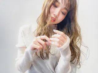 ロング 横浜ブリーチムラ直し ハイトーン/ブリーチのヘアスタイル