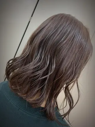 ミディアム 佐々木 芽衣のヘアスタイル