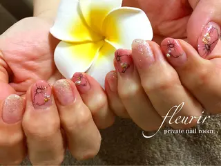 ネイル フルリール 【プライベートサロンのネイルデザイン