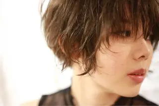ショート AKUTSU KOICHIのヘアスタイル
