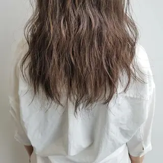 セミロング カラー パーマ ヘアアレンジ iplus まつげ、眉毛、耳つぼのマツエク・マツパデザイン