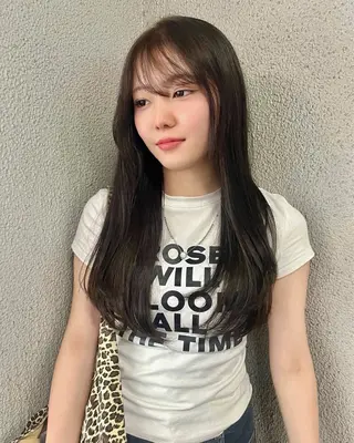 ロング 小長谷 夕菜のヘアスタイル