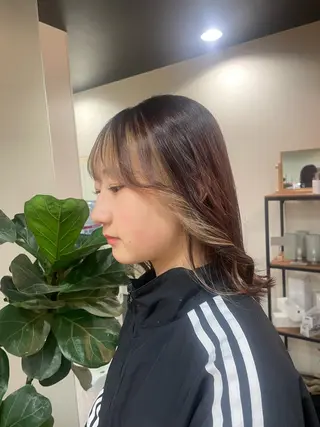 ミディアム カラー ハイトーン/レイヤー 似合わせ・ユキノのヘアスタイル
