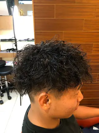 ショート パーマ メンズ 塩谷黎✨イルミナ カラーメンズパーマ✨のヘアスタイル