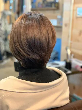 ショート カラー ヨッ シーのヘアスタイル