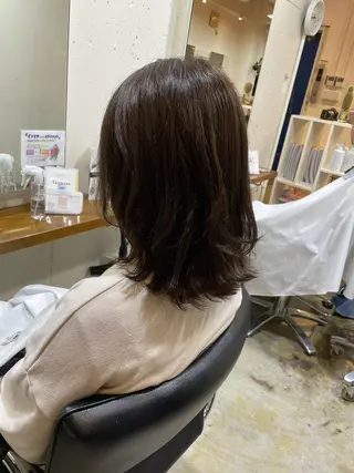 ミディアム MIOベージュカラー 柔らかいカラーのヘアスタイル