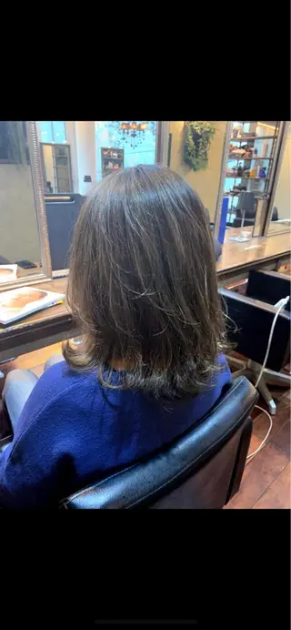 セミロング カラー 吉本 yoshimotoのヘアスタイル