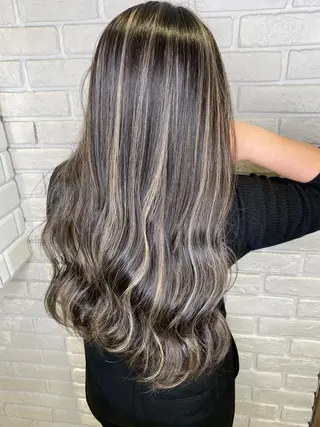 ロング カラー 森本 笑のヘアスタイル