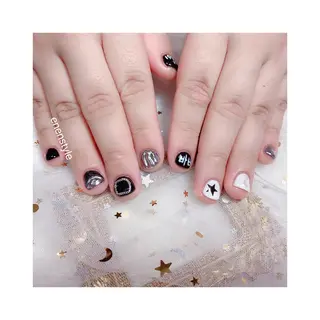 ショート ネイル 👑enen style👑のネイルデザイン